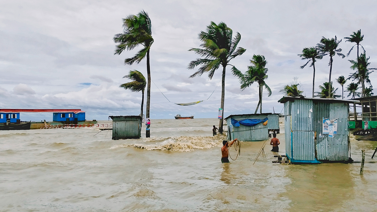  নিঝুম দ্বীপসহ হাতিয়ার নিম্মাঞ্চল প্লাবিত