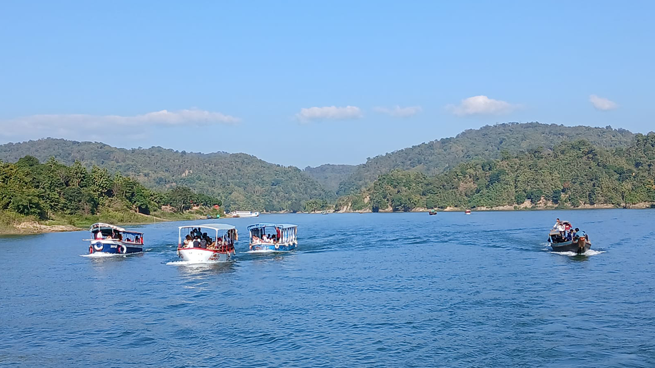  পর্যটক বরণে প্রস্তুত রাঙামাটি